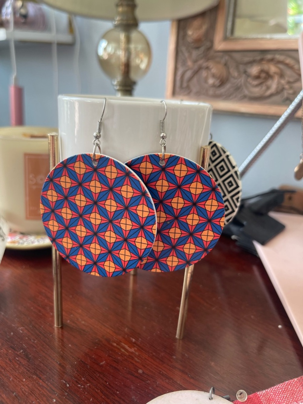3️⃣Wooden Patterned Round Statement Earrings - Lightweight Multicolor - Picture 5 of 5